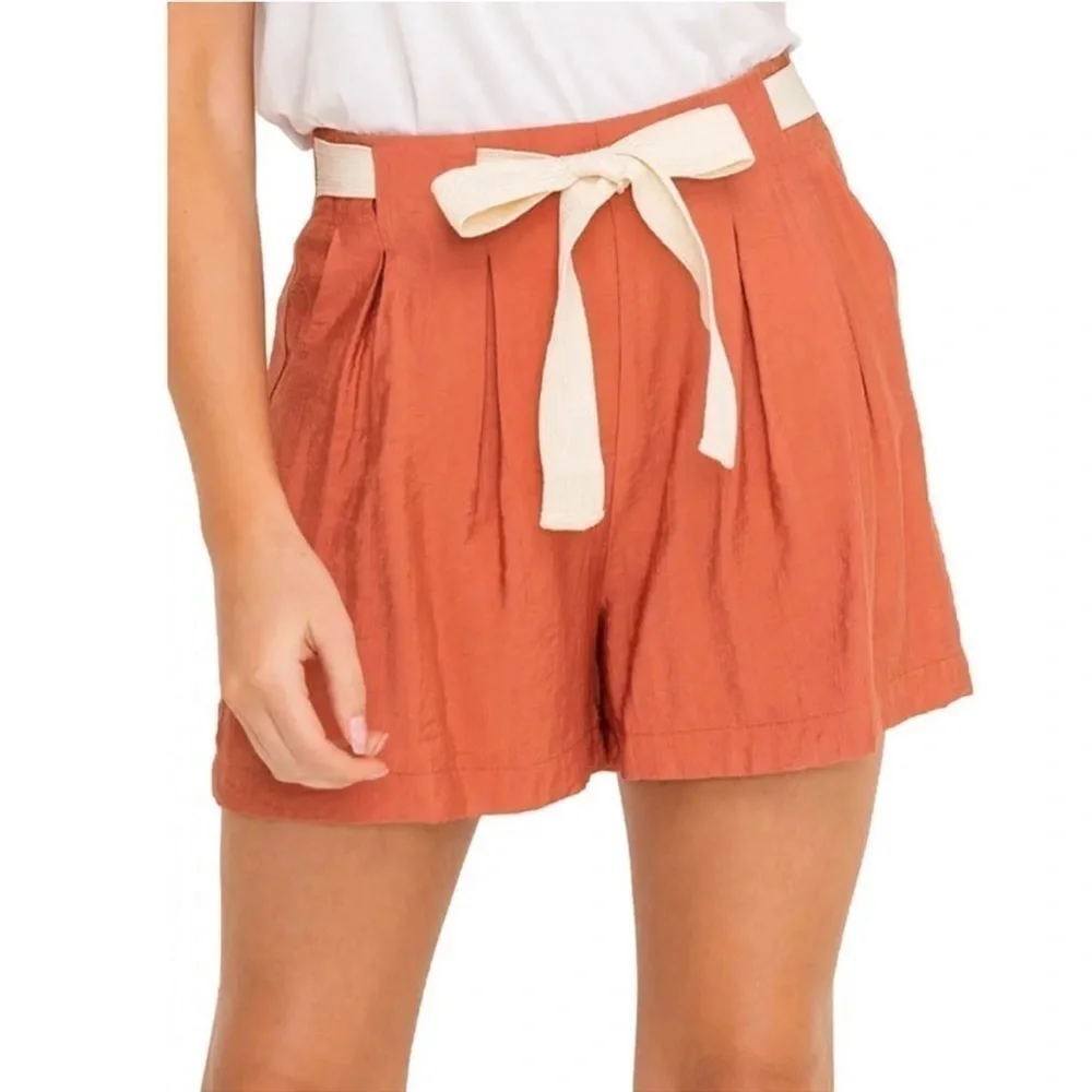 All IN FAVOR Front Tie Pleated Shorts Medium